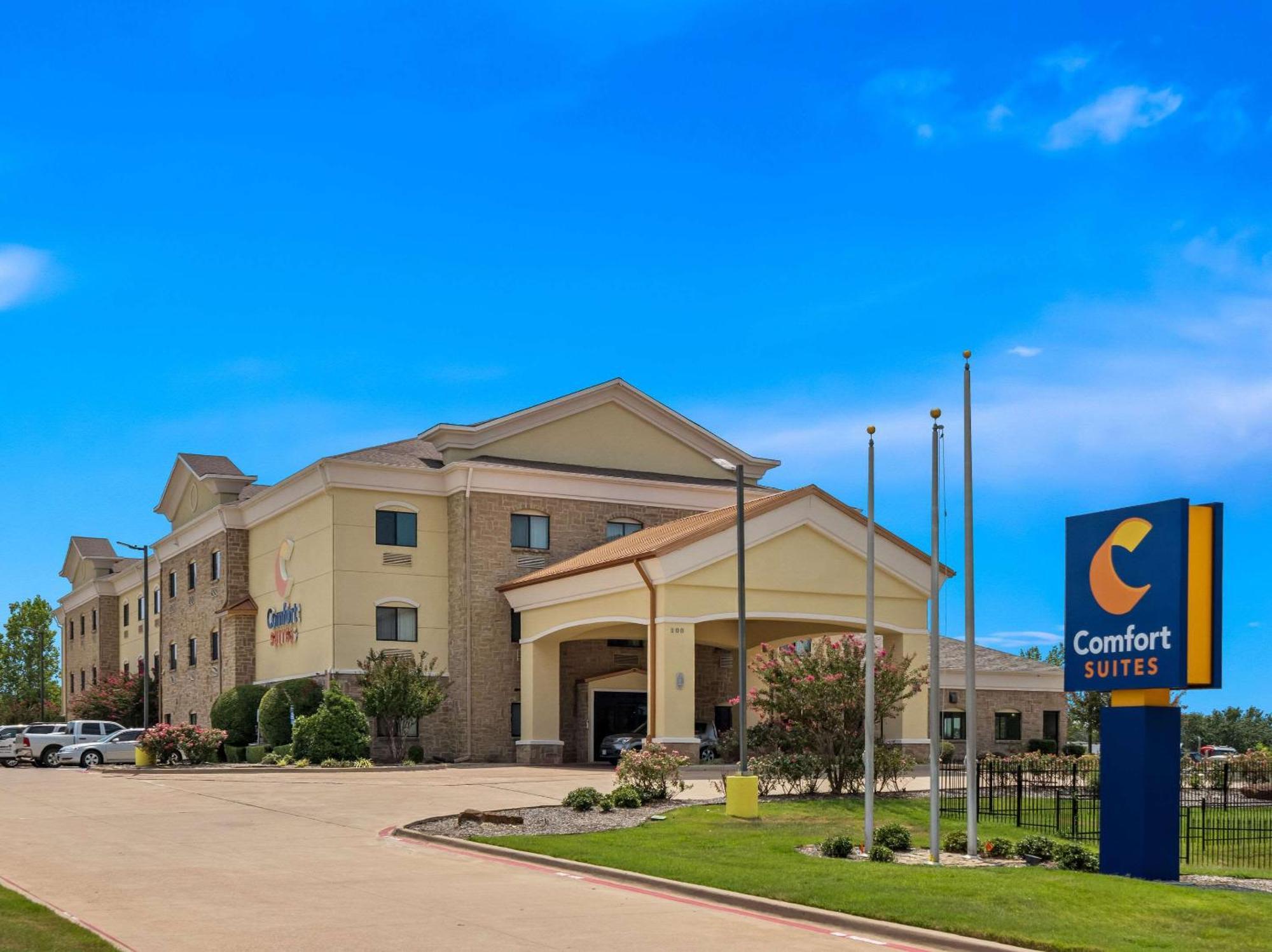 Comfort Suites Lindale Exterior photo
